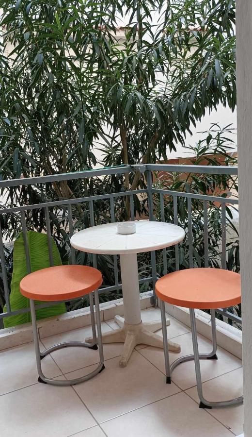 By The Sepolia Metro Apartment *